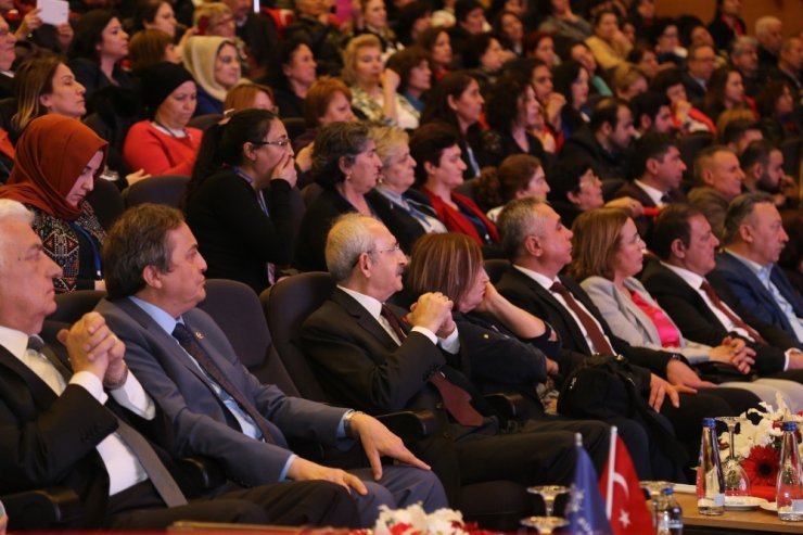 Kılıçdaroğlu Kadın Muhtarlarla Bir Araya Geldi