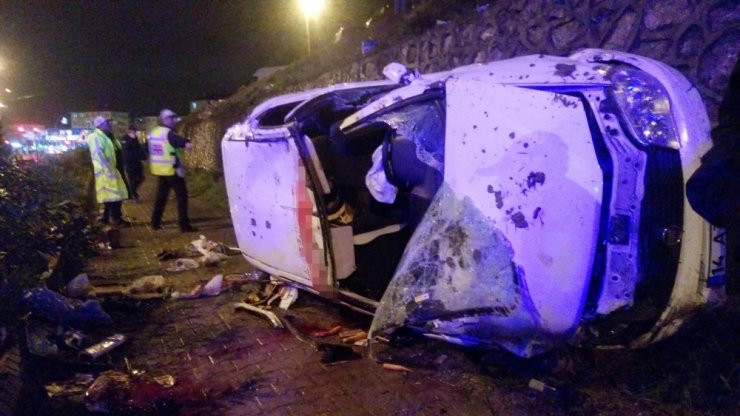 Otomobil İstinat Duvarından Düştü: 1 Ölü, 3 Yaralı