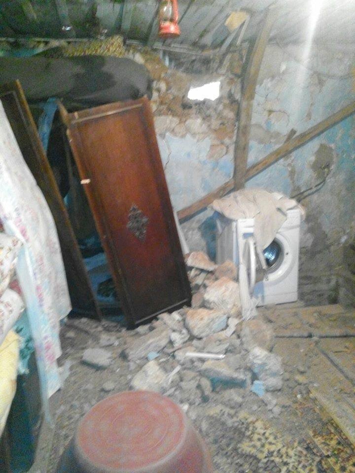 Kayalıklardan Kopan Taş Evin Üzerine Düştü