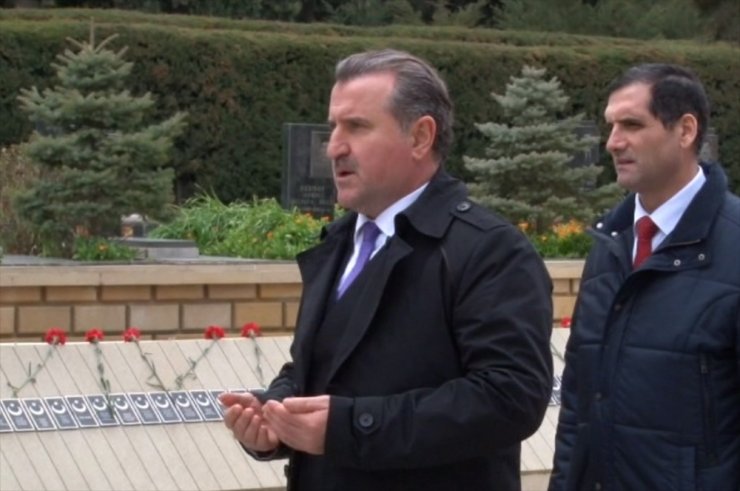 Bakan Bak, Azerbaycan Ve Türk Şehitliği’ni Ziyaret Etti