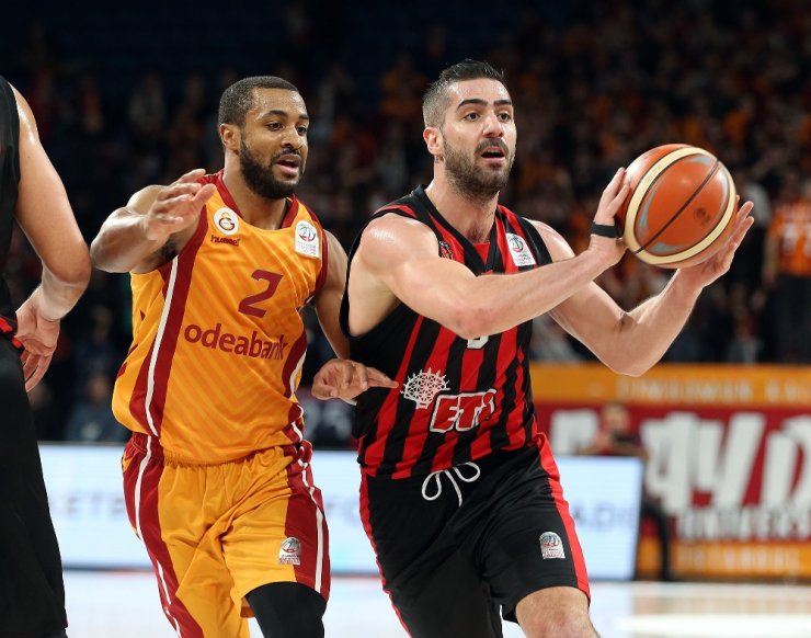 Aslan Evinde Zorlanmadı