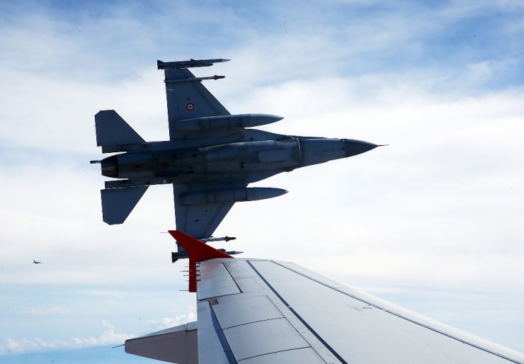 Erdoğan F-16 Pilotlarını Havada Böyle Selamladı