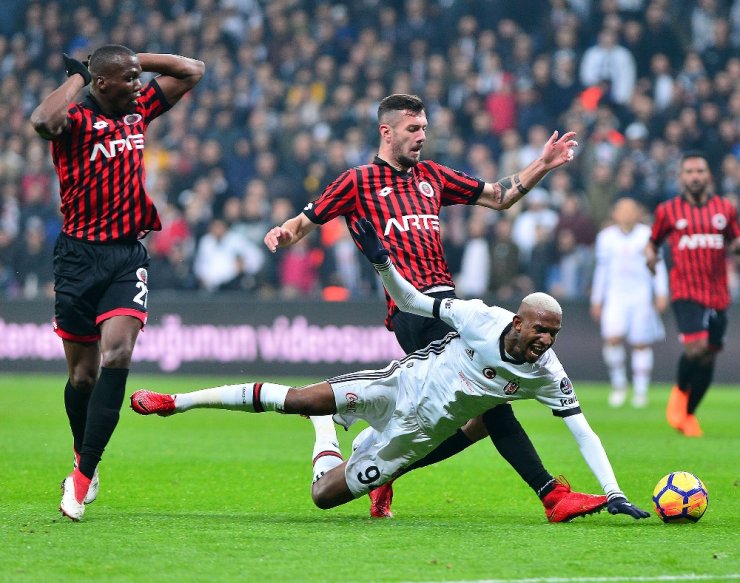 İlk Yarıda Gol Yok