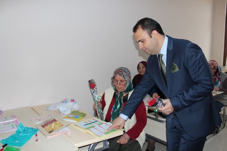 Görele’de Okuma Yazma Öğrenene Ev Eşyası Hediye