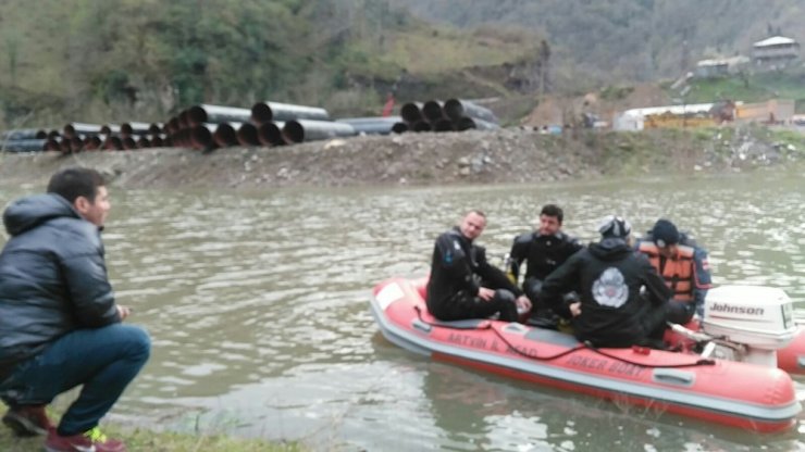 Artvin’de Baraj Gölünde Tekne Battı; 1 Kayıp, 1 Yaralı