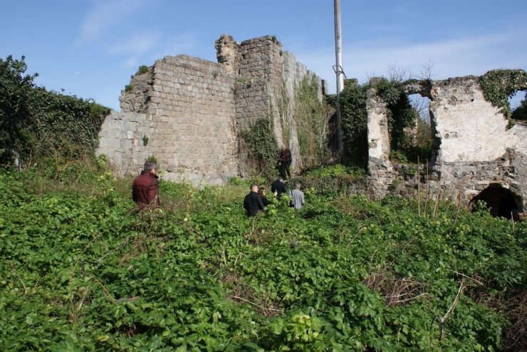 4 Bin Yıllık Şehrin Tarihi Surları ‘Kalekondu’ İşgali Altında
