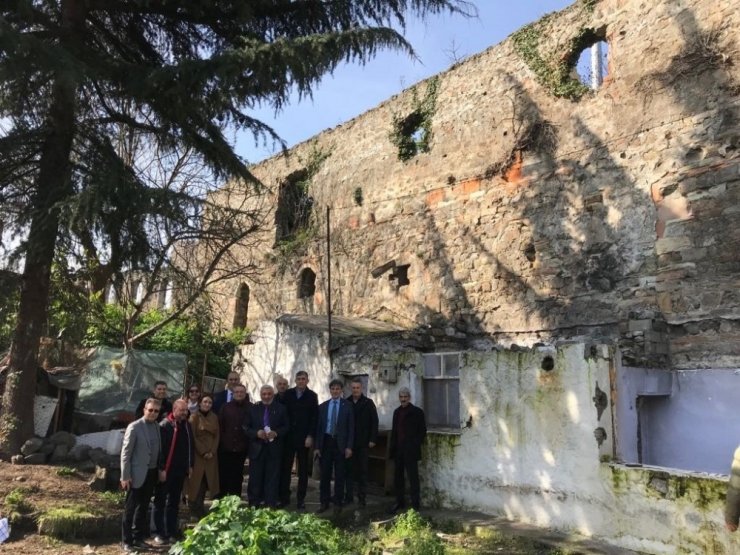 4 Bin Yıllık Şehrin Tarihi Surları ‘Kalekondu’ İşgali Altında
