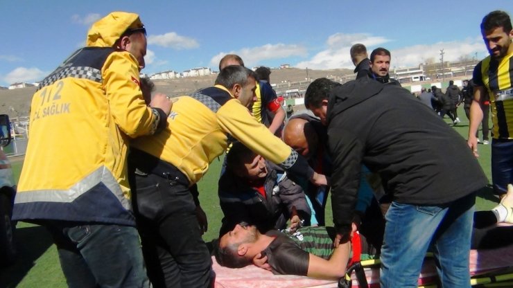 Genç Futbolcunun Dili Boğazına Kaçtı