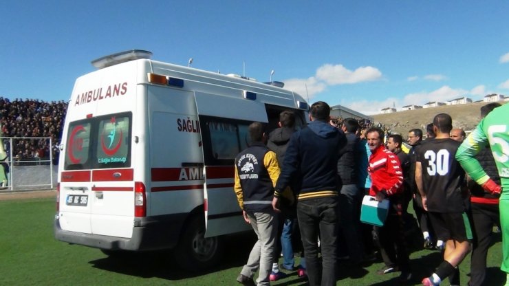Genç Futbolcunun Dili Boğazına Kaçtı