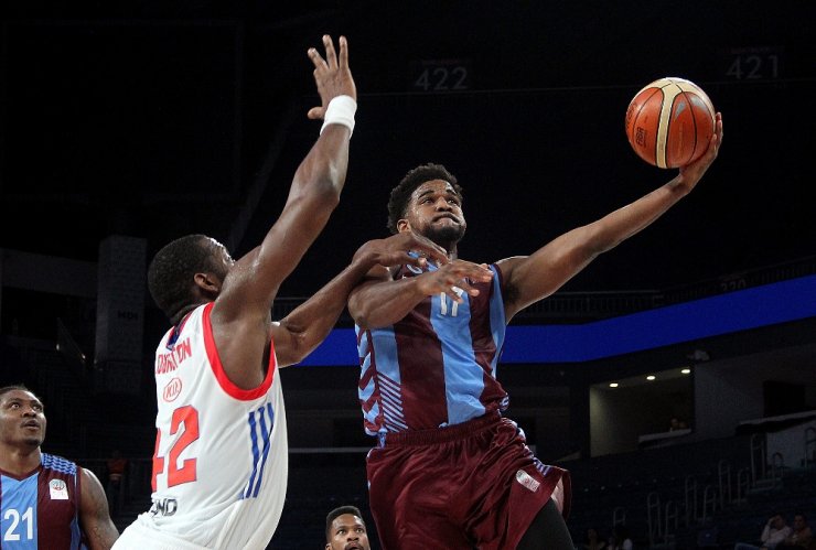 Anadolu Efes Trabzon’u Devirdi