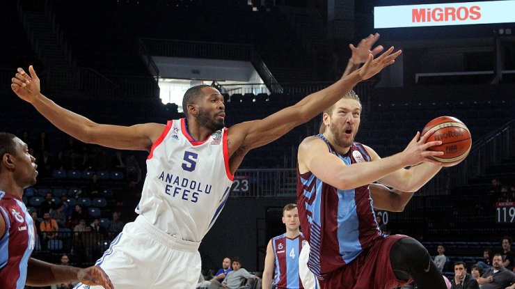 Anadolu Efes Trabzon’u Devirdi