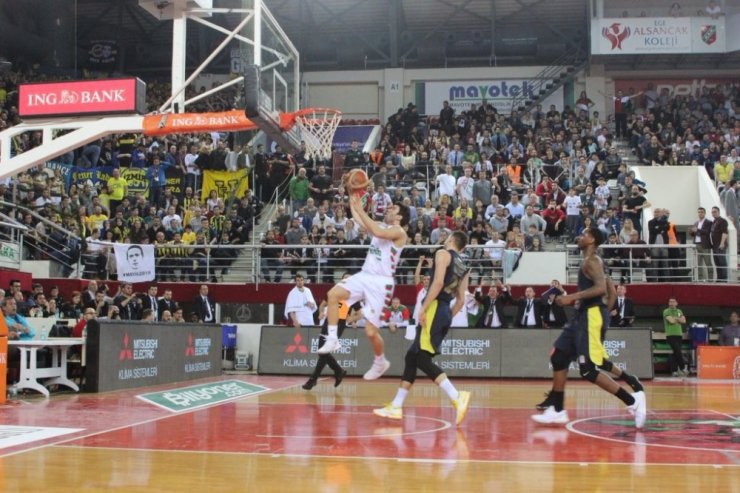 Fener Karşıyaka Deplasmanında Kazandı