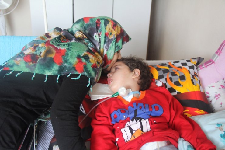 Batan Teknede Eşini Kaybetti, Oğlu Yaşam Savaşında