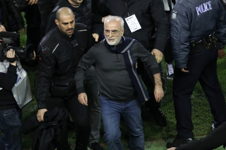 Yunanistan’da Liglere Ara Verildi