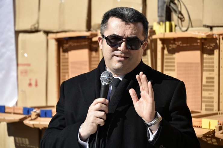 Gümüşhane’de Arıcılara 2 Bin 500 Polen Tuzaklı Kovan Altlığı Daha Dağıtıldı