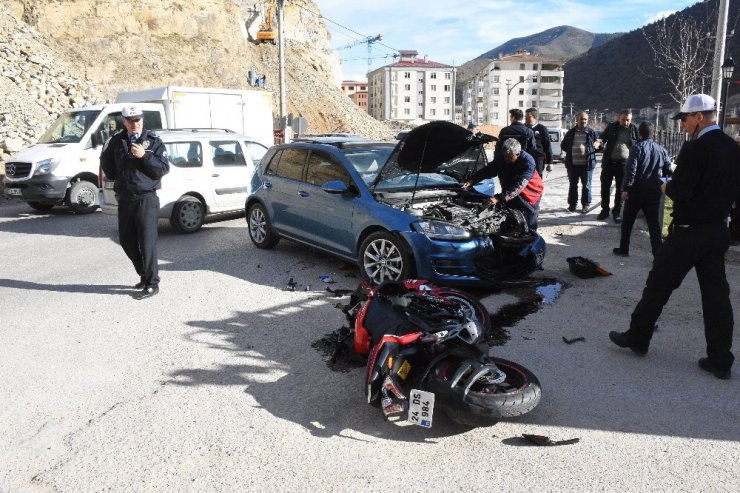 Gümüşhane’de Otomobille Motosiklet Çarpıştı: 2 Yaralı