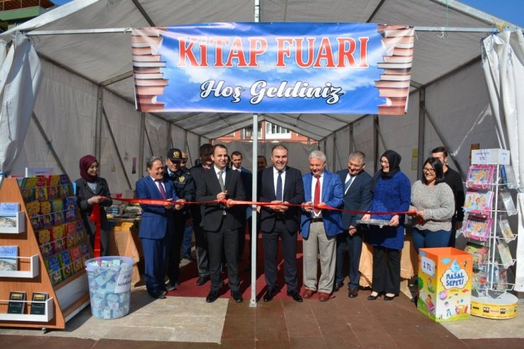 Görele’de “Gelin, Okuyalım” Sloganıyla Kitap Fuarı Açıldı