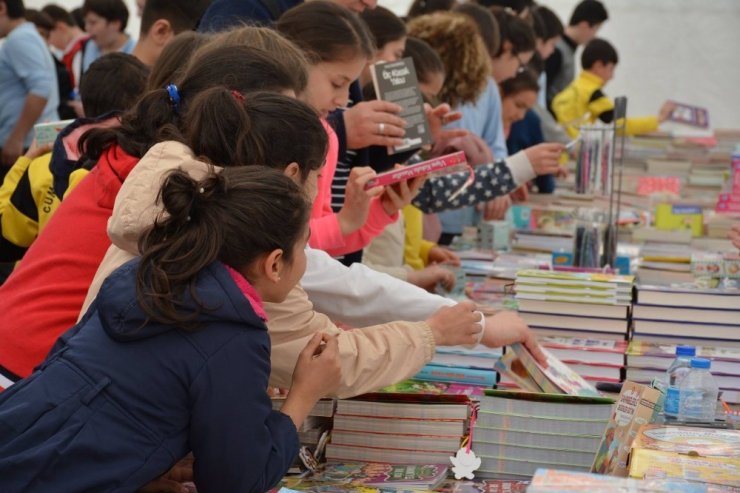 Görele’de “Gelin, Okuyalım” Sloganıyla Kitap Fuarı Açıldı