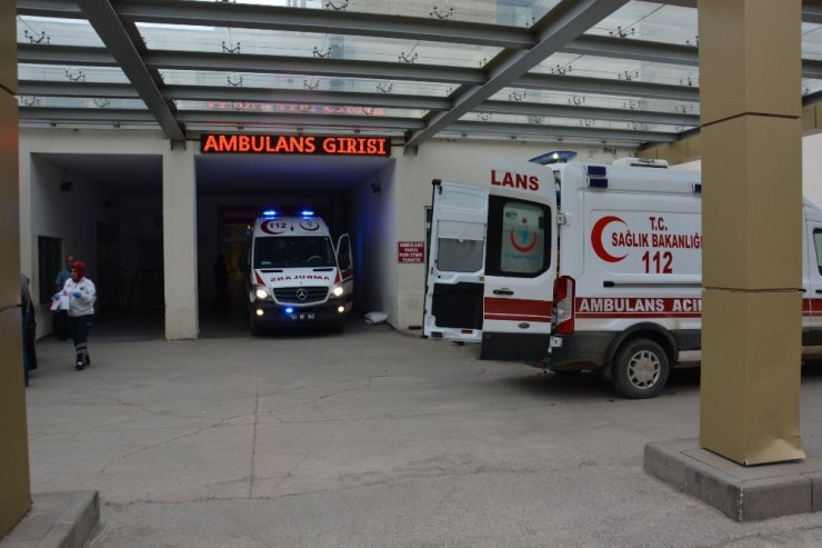 Trabzon Havalimanı’na Acil İniş Yapan Uçaktaki Hasta Kanuni Eğitim Ve Araştırma Hastanesi’ne Kaldırıldı