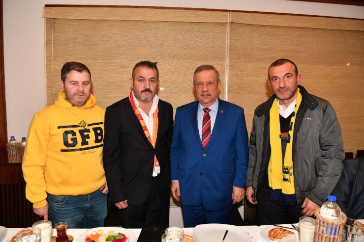 Taraftarlardan Derbi Öncesi Anlamlı Buluşma