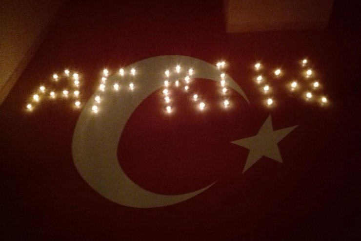 Üniversite Öğrencilerinden Mehmetçiğe Işıklı Ve Şiirli Destek