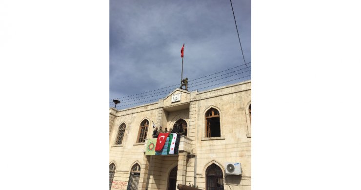 Afrin Kent Merkezine Türk Bayrağı Asıldı