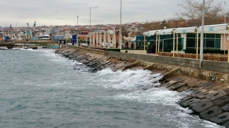 Marmara Denizi’nde Ulaşıma Poyraz Engeli