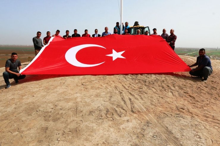 Akçakale’ye İki Dev Türk Bayrağı Dikildi