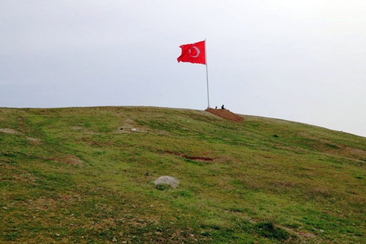 Akçakale’ye İki Dev Türk Bayrağı Dikildi