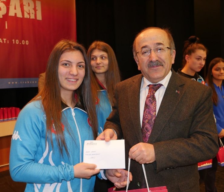 Trabzon’da 102 Bireysel Sporcu İle 8 Kulübe Yaklaşık 200 Bin Tl Para Ödülü Verildi