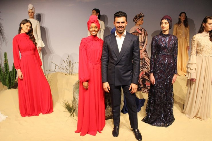 Tesettürlü Top Model Halima Aden İstanbul’da