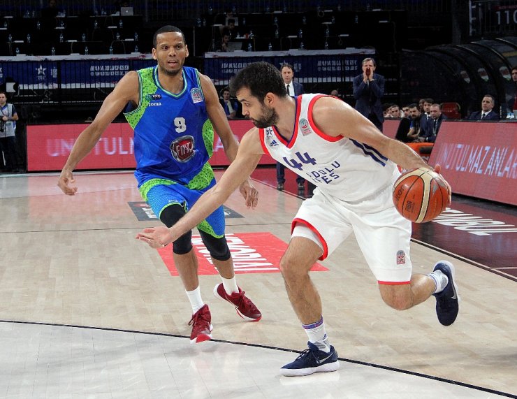 Anadolu Efes Evinde Galip