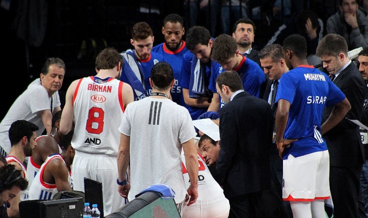 Anadolu Efes Evinde Galip