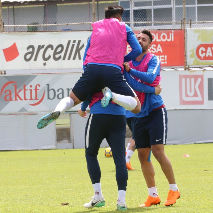 Trabzonspor Galatasaray’a Bileniyor
