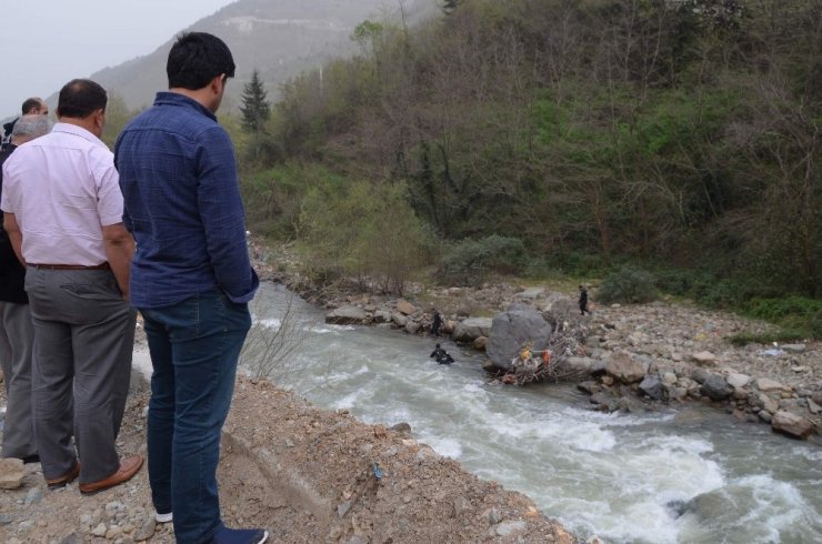 Kayıp Polisi Arama Çalışmaları 6 Gündür Karadan Ve Havadan Sürüyor