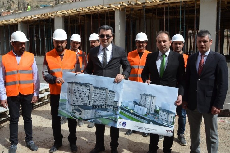 Gümüşhane’de Bin 300 Kişilik Kız Yurdu İnşaatı Devam Ediyor