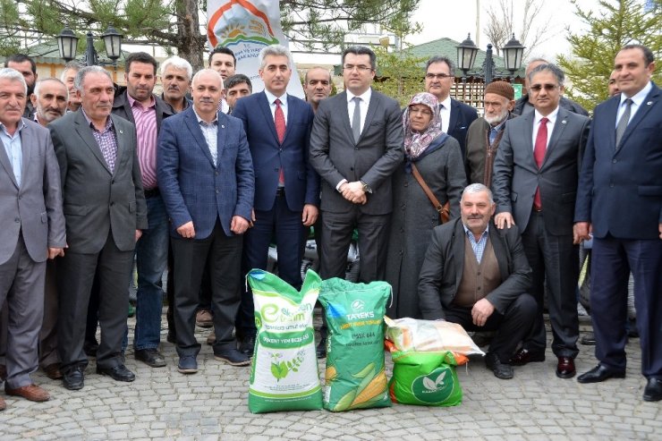 Gümüşhane’de Çiftçilere 102,3 Ton Yem Bitkisi Tohumu Dağıtıldı