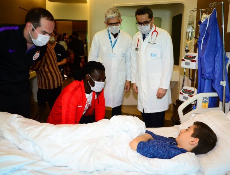 Bafetimbi Gomis’ten Anlamlı Destek