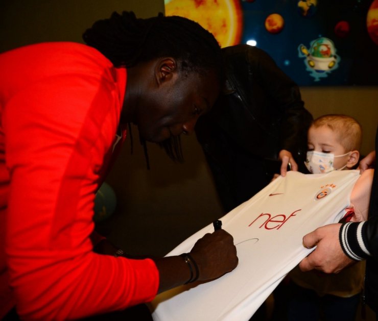 Bafetimbi Gomis’ten Anlamlı Destek