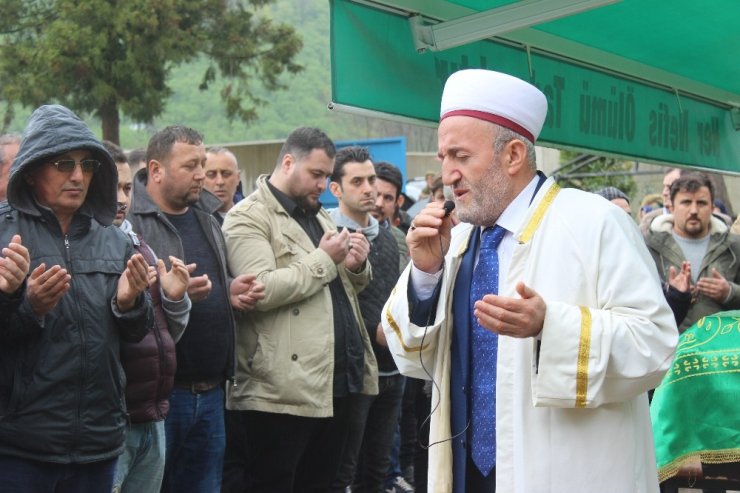 Belçika’da Cinayete Kurban Giden Anne İle Kızı Giresun’da Toprağa Verildi