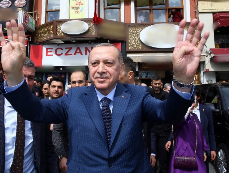 Erdoğan Tarihi Köftecide Yemek Yedi