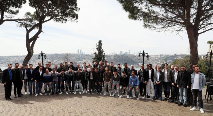 Fenerbahçeli Oyuncular Yöneticilerle Bir Araya Geldi