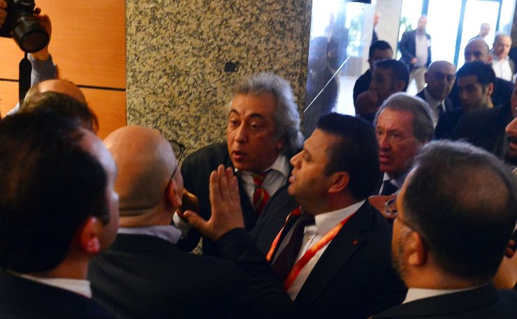 Galatasaray Genel Kurulu’nda Gerginlik