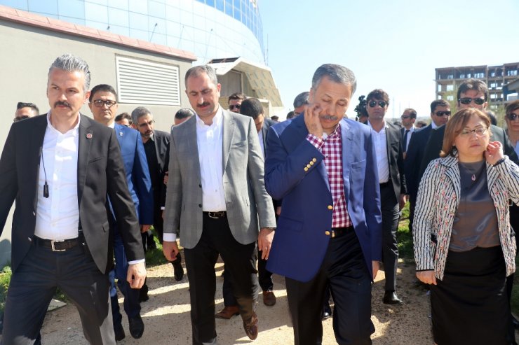 Gül’den Fransa’nın Arabulucu Önerisine Sert Cevap