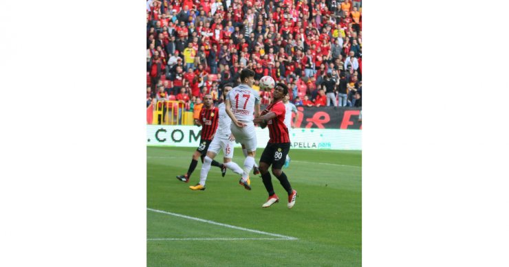 Es Es Balıkesir’e Boyun Eğdi