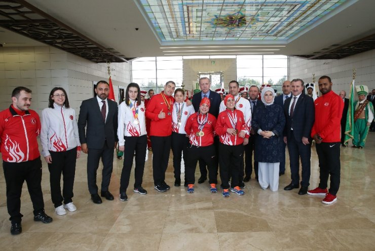 Cumhurbaşkanı Erdoğan’a Mehterli Karşılama