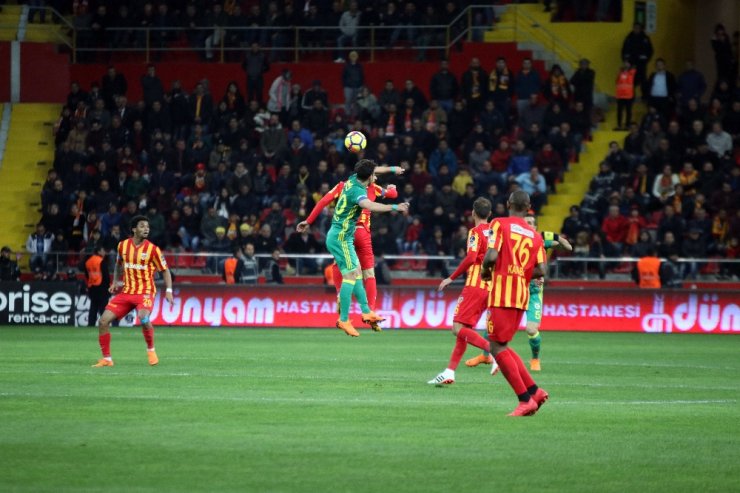 Fenerbahçe Kayseri’de Farka Koştu