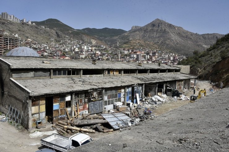 Başkan Avm İçin İlk Kazmayı Kendisi Vurdu