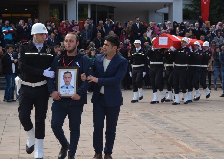 Derede Kaybolan Ve Bugün Cansız Bedenine Ulaşılan Şehit Polis Memuru İçin Tören Düzenlendi