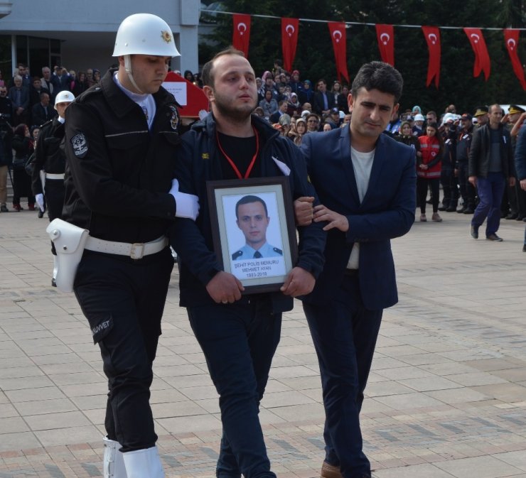 Derede Kaybolan Ve Bugün Cansız Bedenine Ulaşılan Şehit Polis Memuru İçin Tören Düzenlendi